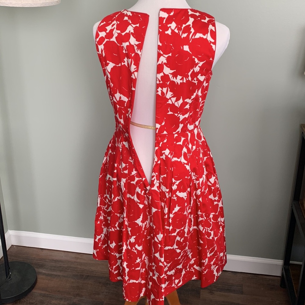 NWT Talbots sleeveless dress size 8P Red White Floral Fit & Flare with Pockets - Picture 4 of 6